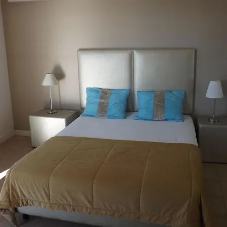 Holiday Ocean View Residences 阿尔布费拉